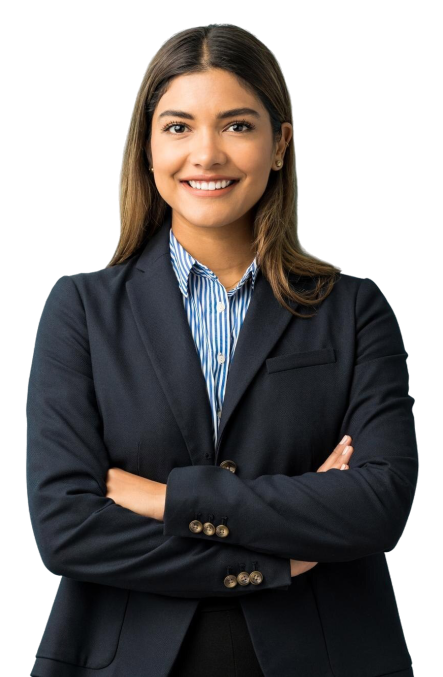 feliz-empresaria-latina-pie-brazos-cruzados-contra-fondo-aislado